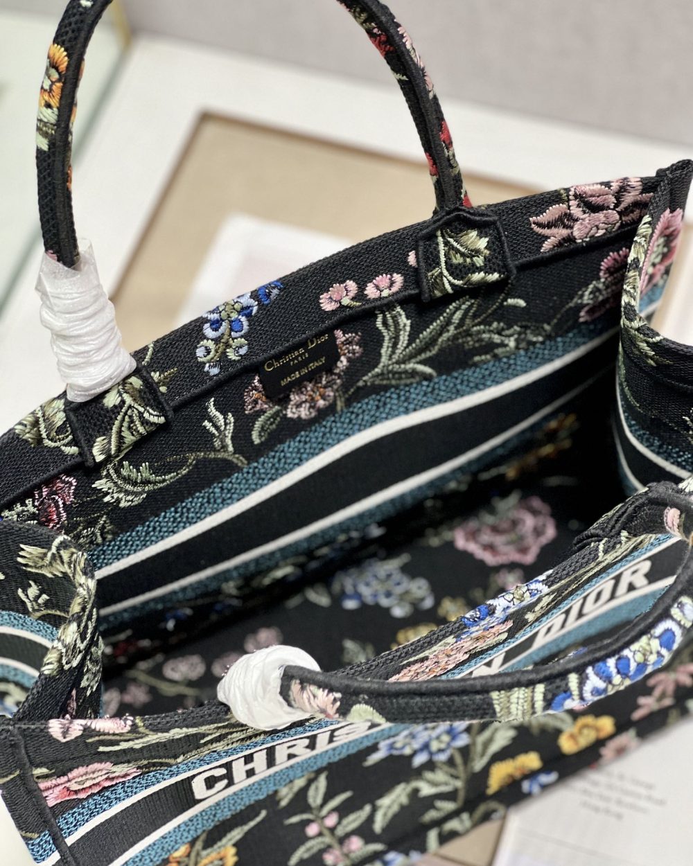 1:1 Replica Medium Dior Tote Bag White/Black For Women 14in/ 36cm M1296ZEAU_M933