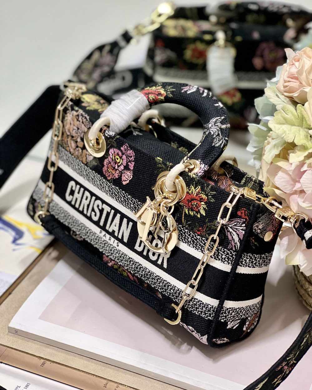 1:1 Replica Medium Lady D-Joy Bag White/Black For Women 10in/26cm