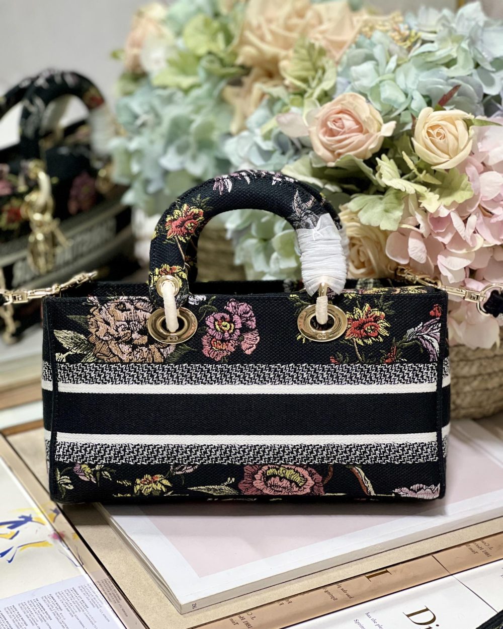 1:1 Replica Medium Lady D-Joy Bag White/Black For Women 10in/26cm