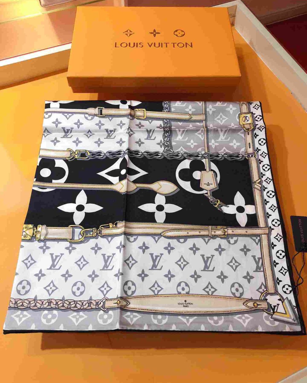 Monogram Confidential Square 90 Black For Women