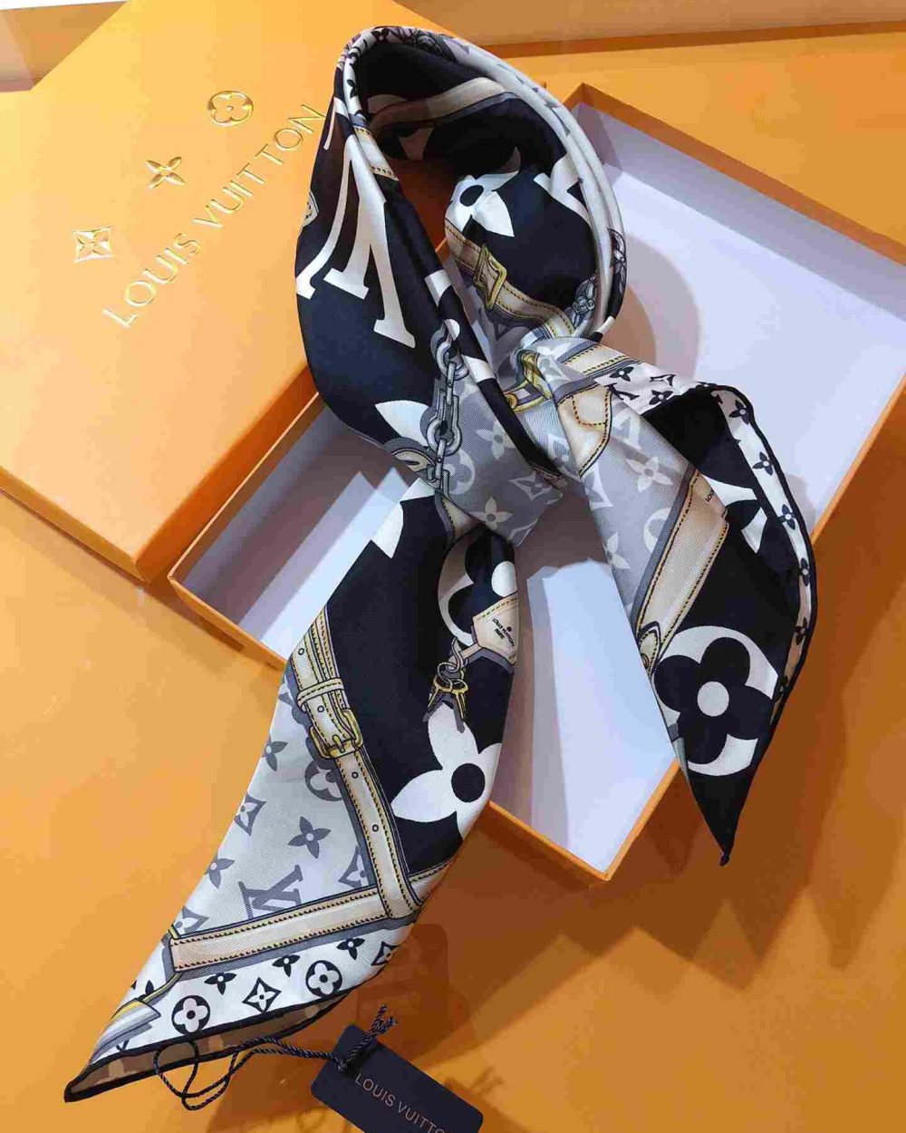 Monogram Confidential Square 90 Black For Women