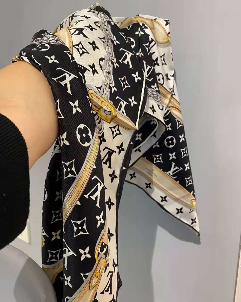 Monogram Confidential Square 90 White And Black For Women M78667