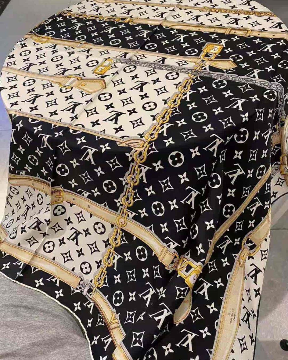 Monogram Confidential Square 90 White And Black For Women M78667