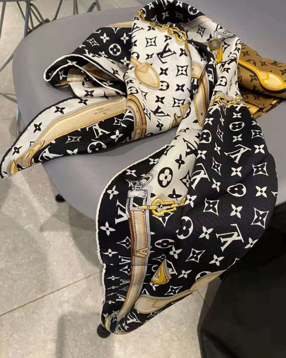 Monogram Confidential Square 90 White And Black For Women M78667