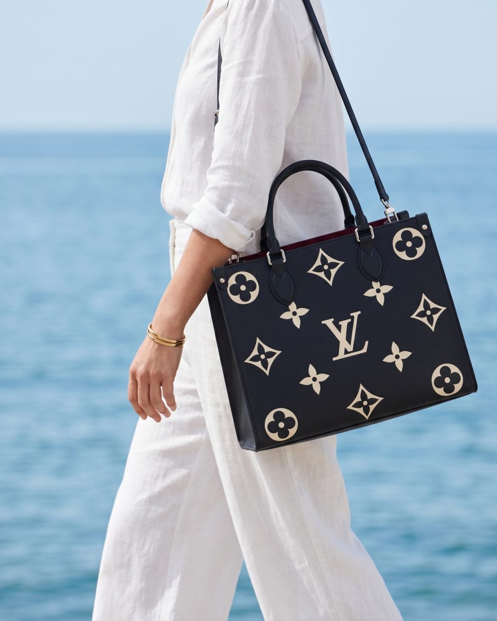 DBS-LC488 - Onthego MM Handbag Deal