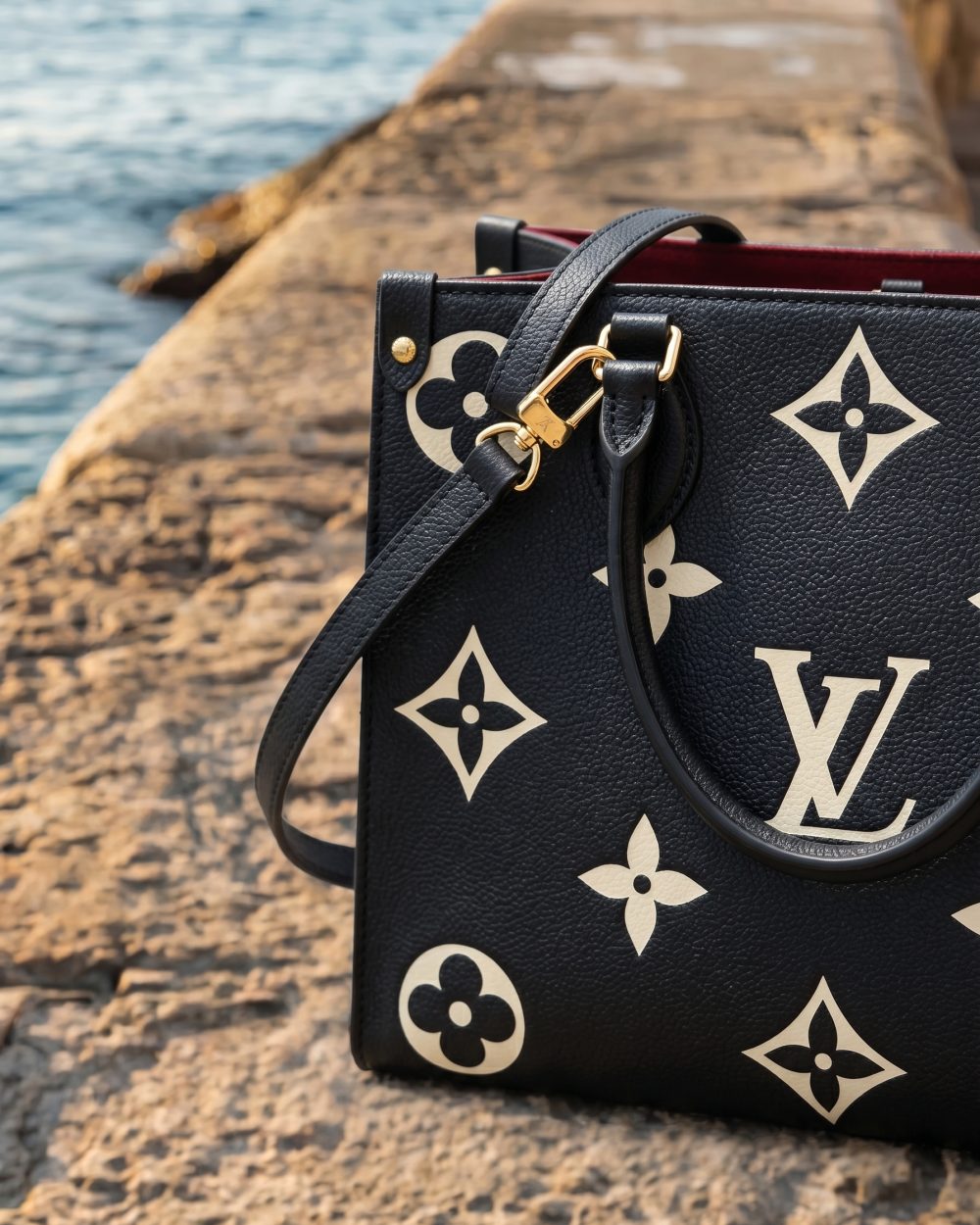 DBS-LC488 - Onthego MM Handbag Deal