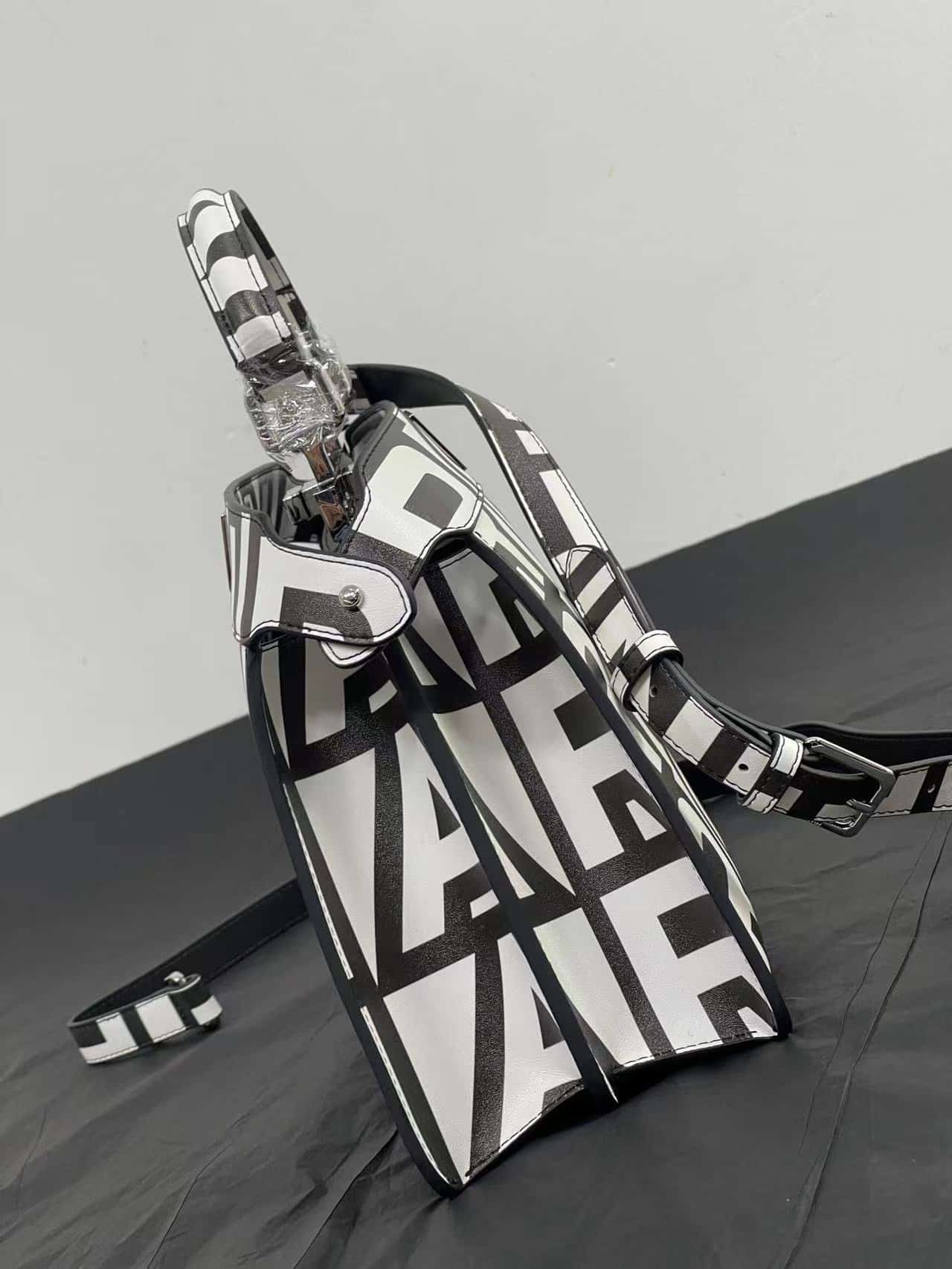 1:1 Replica Peekaboo Iseeu Small Bag Black And White For Women 10.5in/ 27cm - Image 7