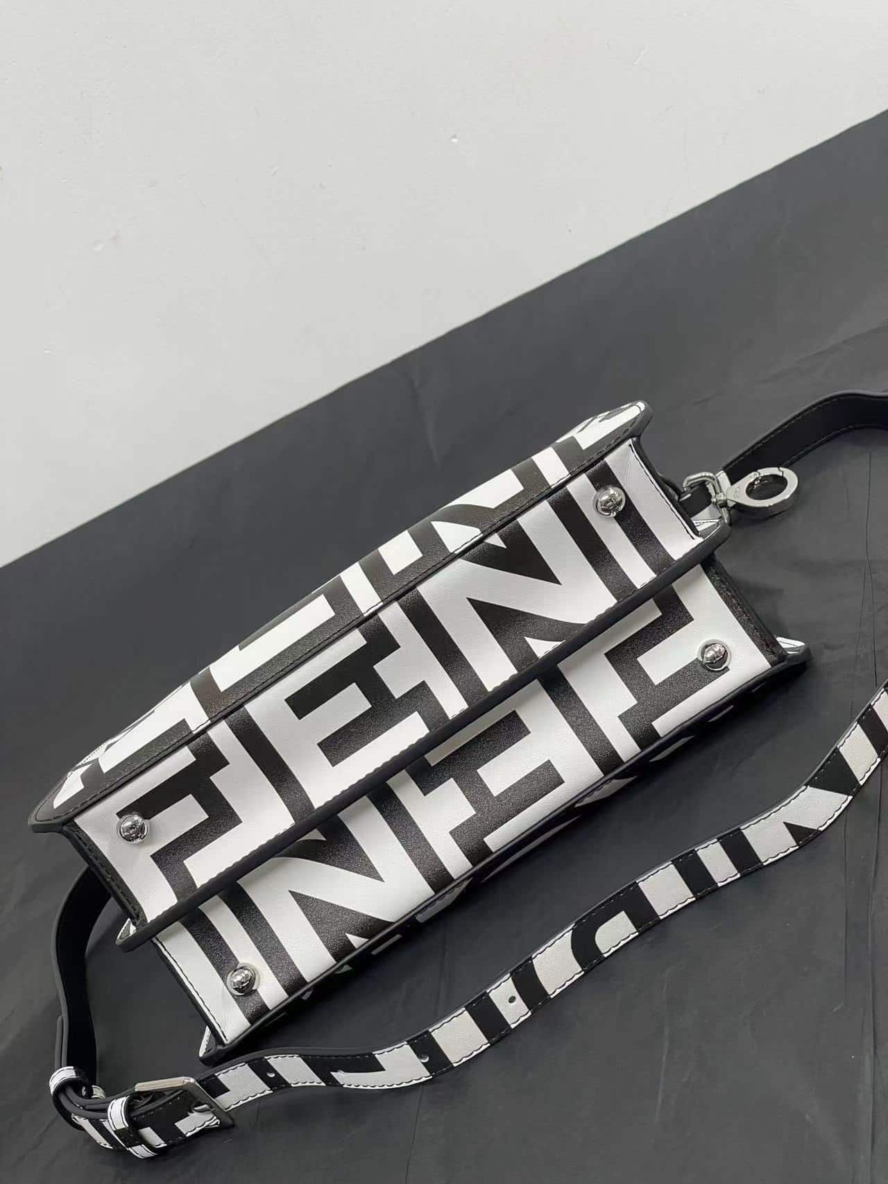 1:1 Replica Peekaboo Iseeu Small Bag Black And White For Women 10.5in/ 27cm - Image 4