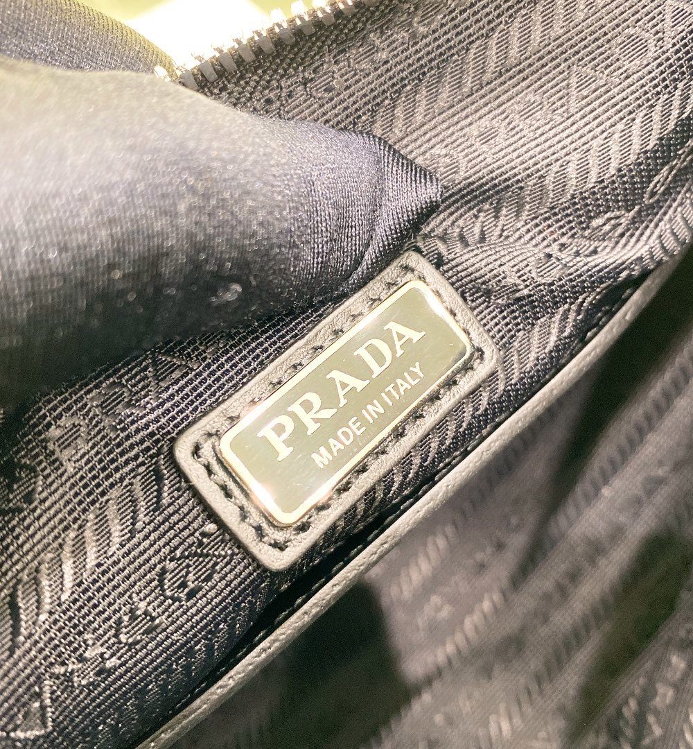 Prada Saffiano Triangle Bag Green For Women, Women's Bags 11in/28cm 2VH155_2FAD_F0458_V_OOO