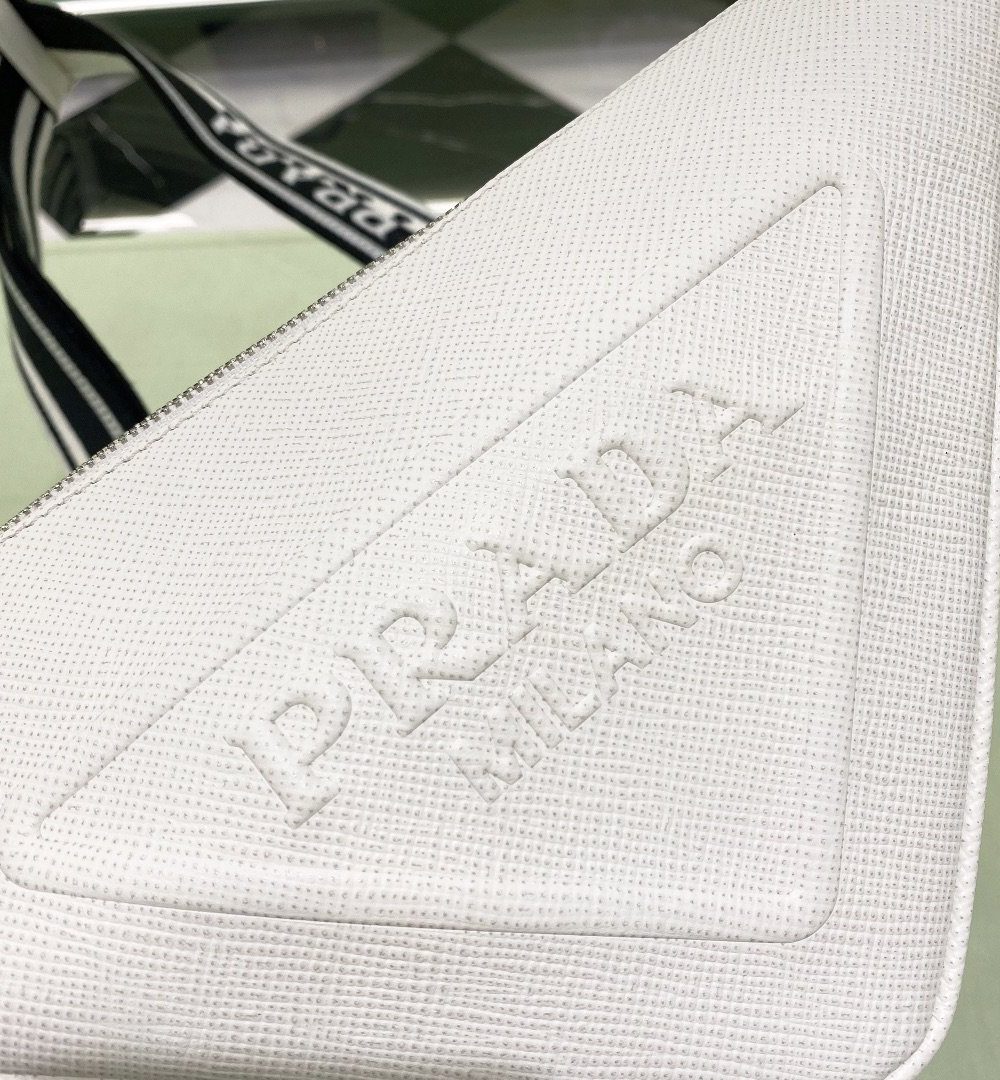 Prada Saffiano Triangle Bag White For Women, Women's Bags 11in/28cm 2VH155_2FAD_F0009_V_OOO