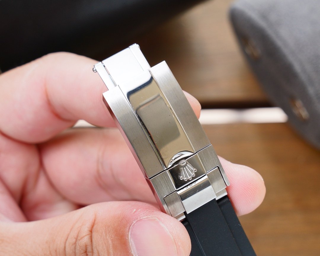 Rolex Cosmograph Daytona 40mm Silver Toned For Men 116515LN - Image 2