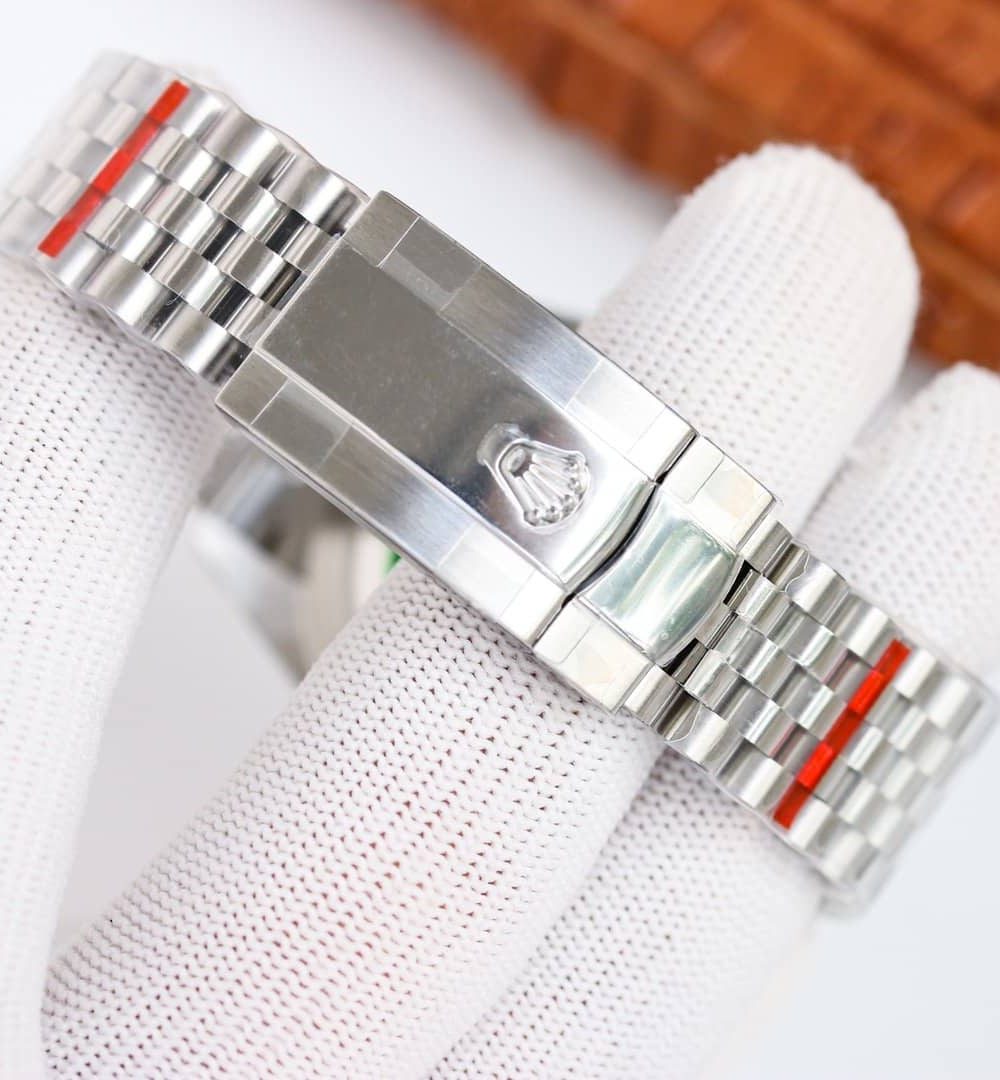 Rolex Datejust 41mm Oyster Perpetual Silver Toned For Men 126300