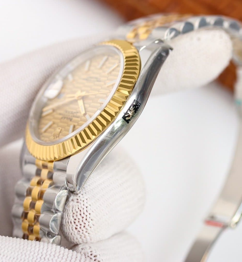 Rolex Datejust 41mm Oyster Perpetual Silver Toned For Men 126333