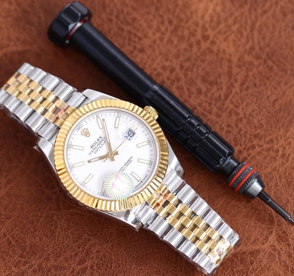 Rolex Datejust 41mm Oyster Perpetual Silver Toned For Men 70173