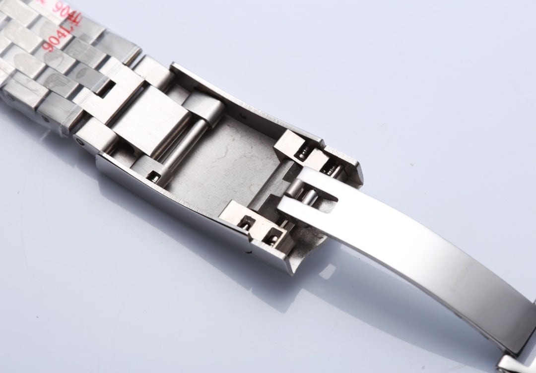 Rolex Datejust 41mm Oyster Perpetual Silver Toned For Men - Image 4