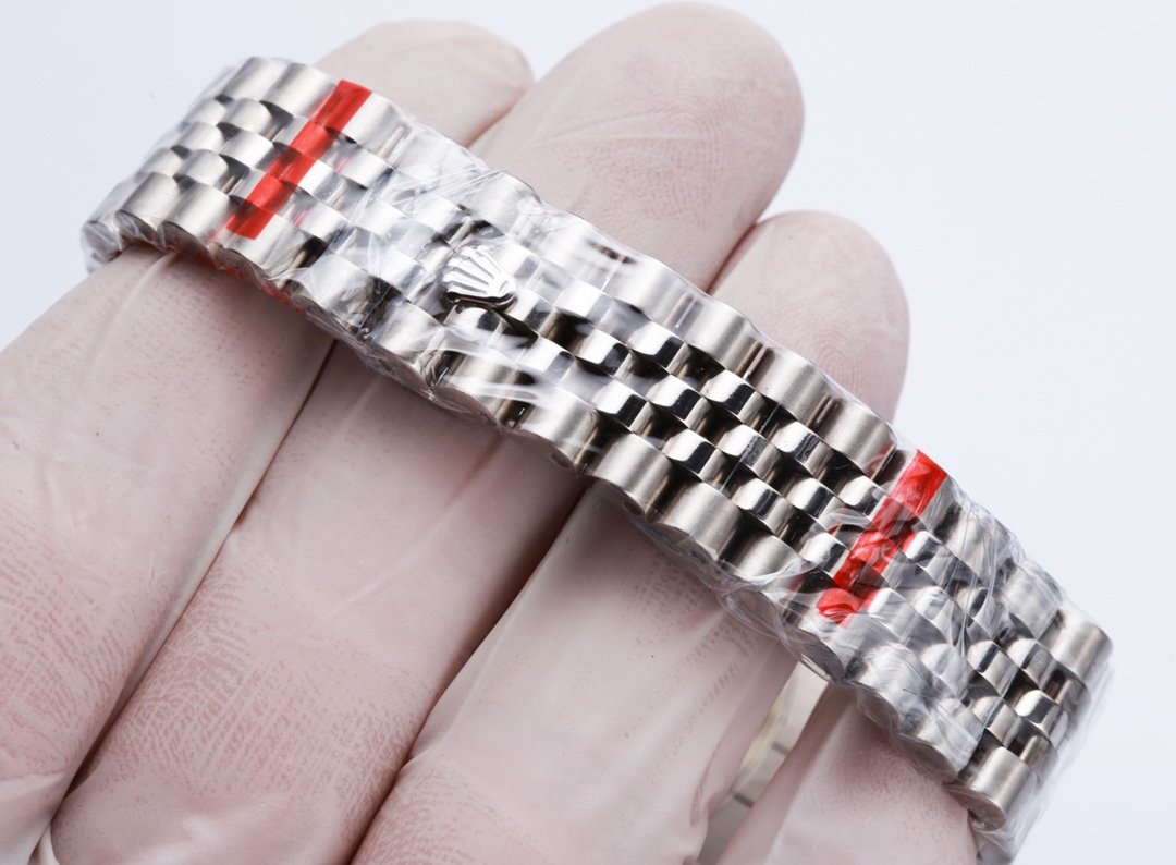 Rolex Datejust 41mm Oyster Perpetual Silver Toned For Men - Image 4