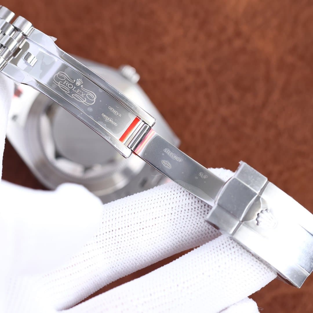 Rolex Datejust 41mm Oyster Perpetual Silver Toned For Men - Image 2