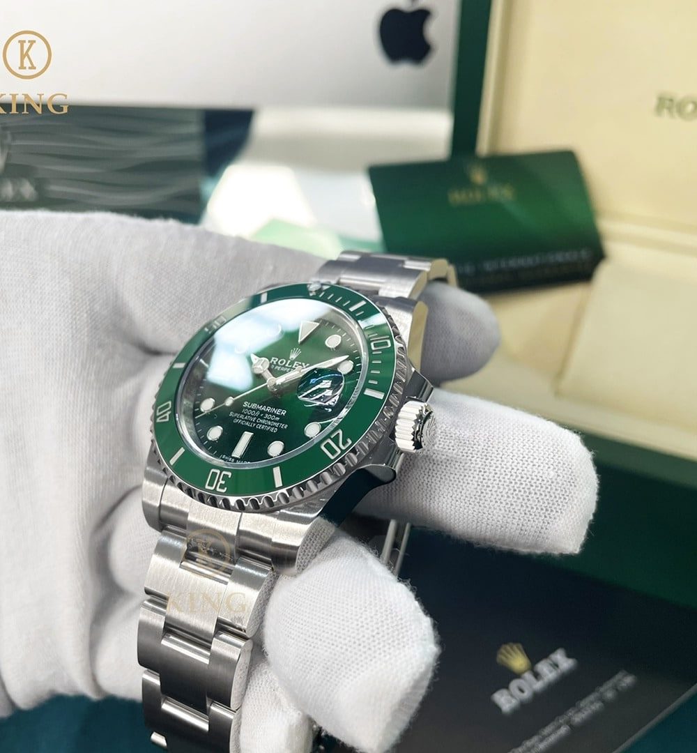 Rolex Submariner Date 41mm Silver Toned For Men Green Dial 116610LV (Hulk)