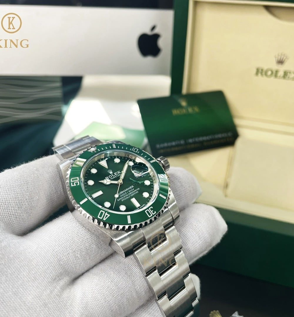 Rolex Submariner Date 41mm Silver Toned For Men Green Dial 116610LV (Hulk)