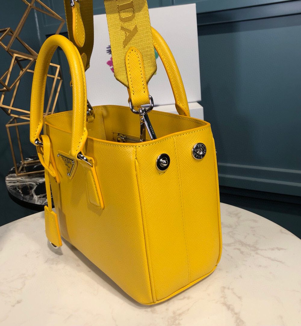 Saffiano Lux Galleria In Yellow For Women 9in/ 23cm