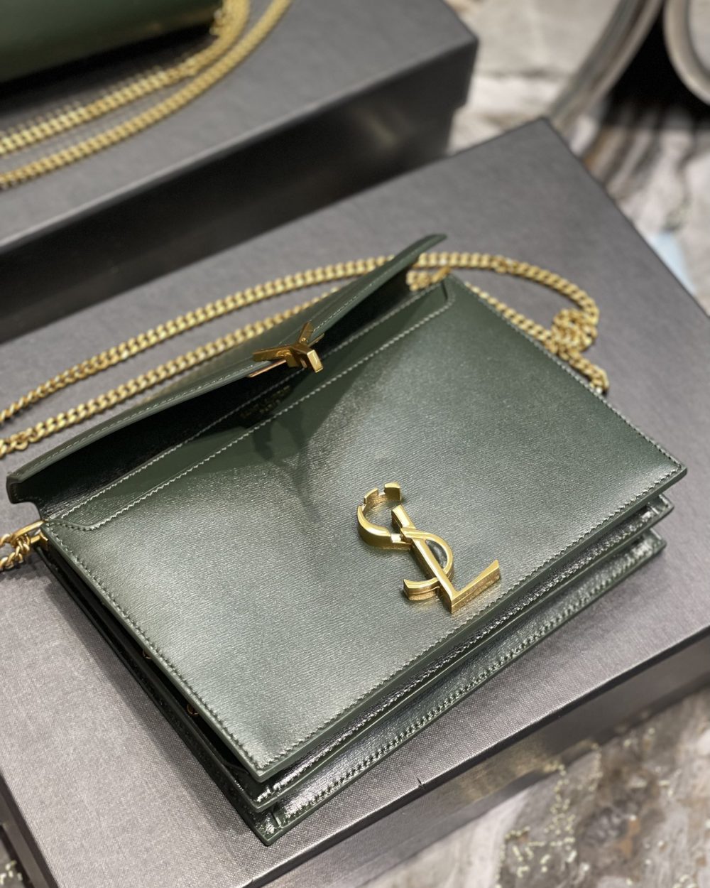 [REP 1:1] Saint Laurent Cassandra Medium Chain Bag In Grain De Poudre Embossed 22cm