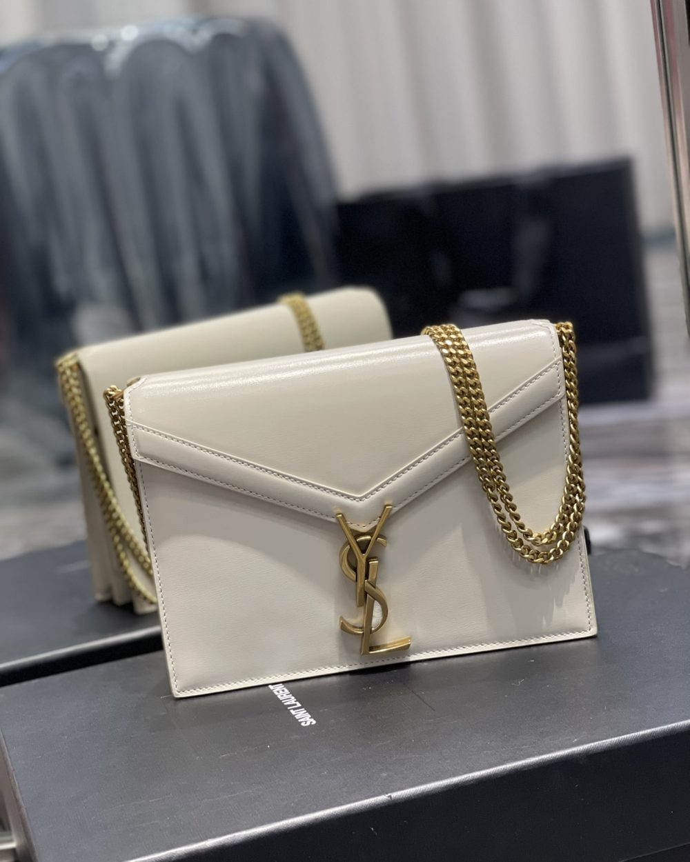 [REP 1:1] Saint Laurent Cassandra Medium Chain Bag White In Grain De Poudre Embossed For Women 8.6in/22cm YSL 532750BOW0W9207