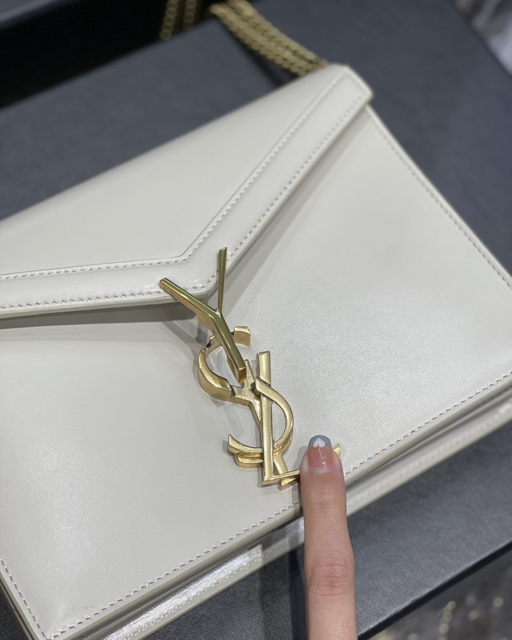 [REP 1:1] Saint Laurent Cassandra Medium Chain Bag White In Grain De Poudre Embossed For Women 8.6in/22cm YSL 532750BOW0W9207