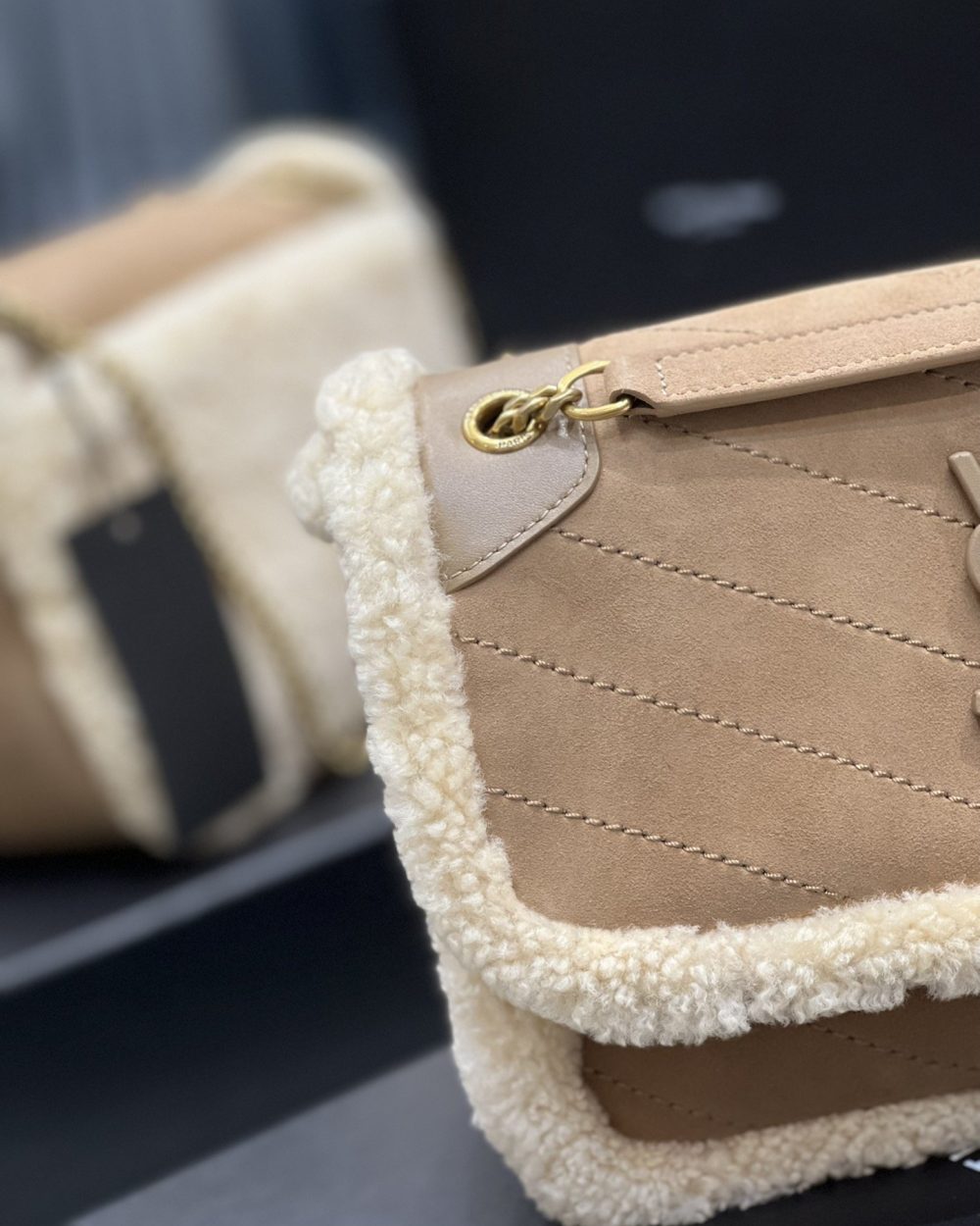 [REP 1:1] Saint Laurent Taupe Shearling Medium Niki Bag Brown For Women, Women's Bags 8.66in/22cm YSL‎