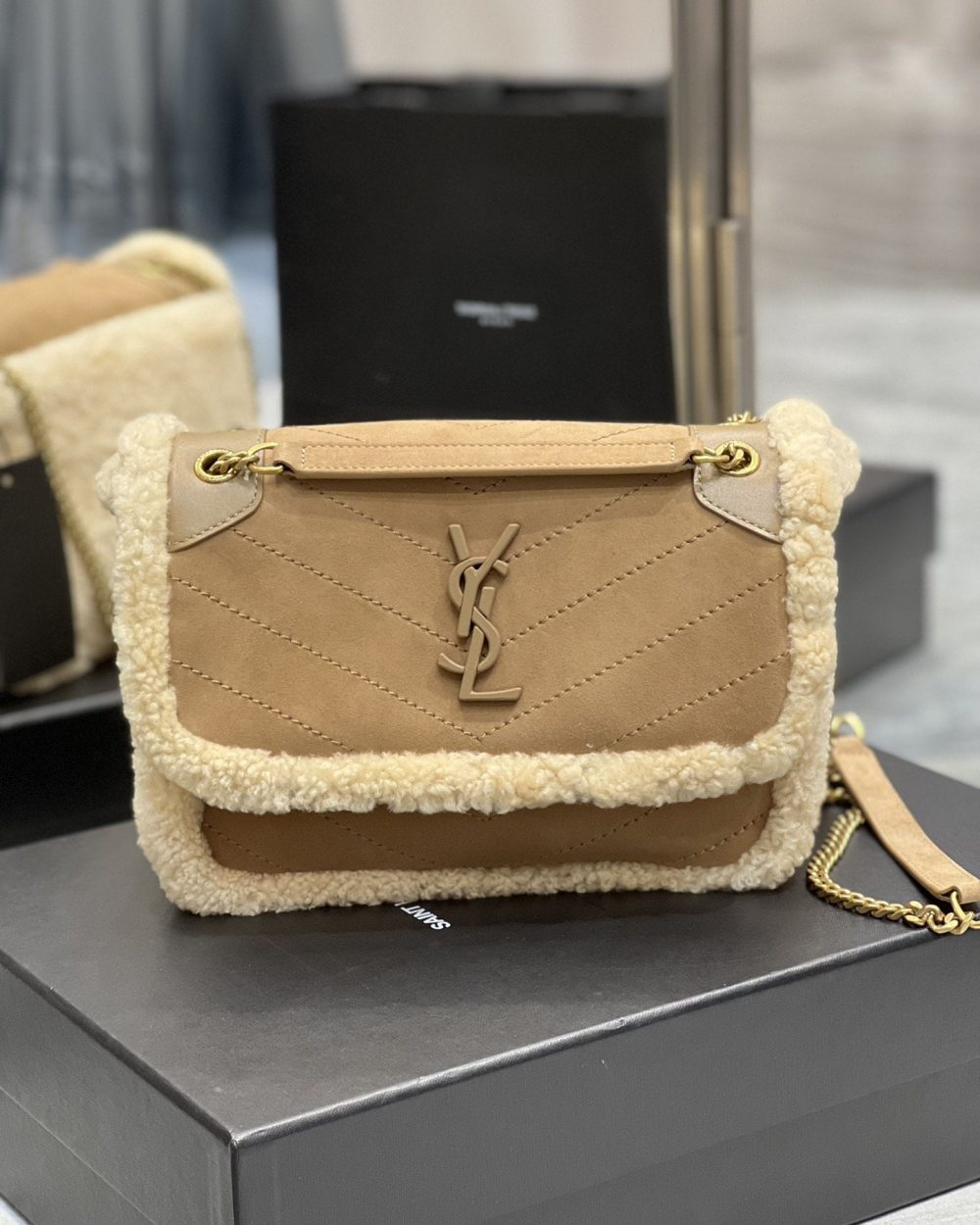 [REP 1:1] Saint Laurent Taupe Shearling Medium Niki Bag Brown For Women, Women's Bags 8.66in/22cm YSL‎