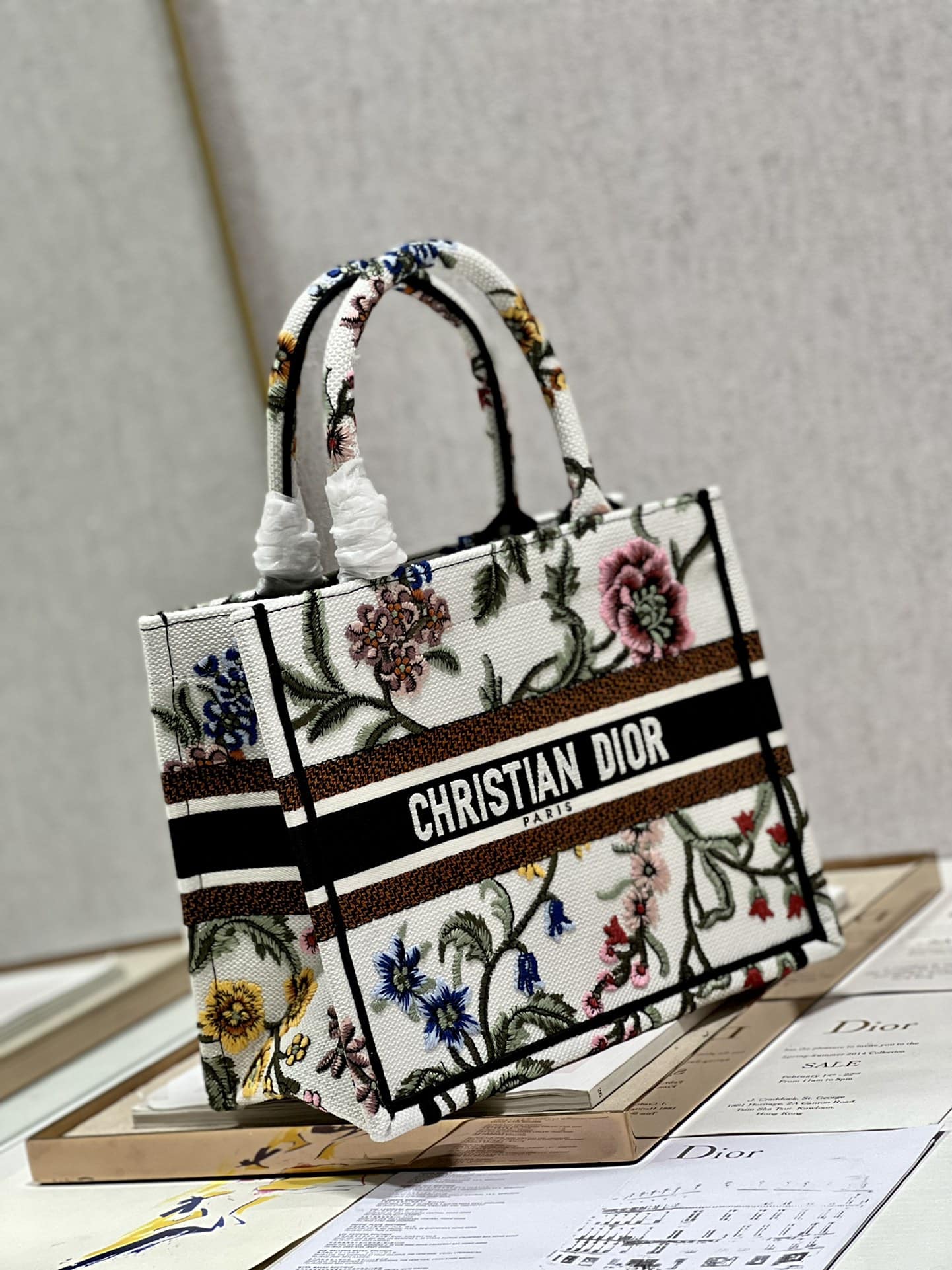 1:1 Replica Small Dior Tote Bag White/Black For Women 10.5 in/ 26.5cm - Image 4