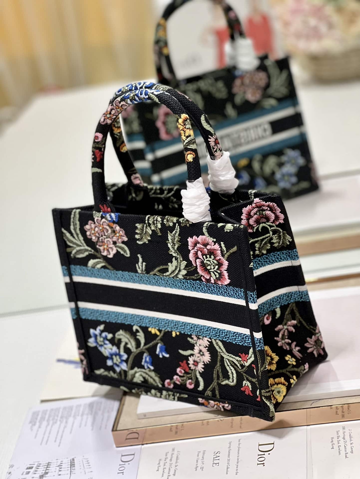 1:1 Replica Small Dior Tote Bag White/Black For Women 10.5 in/ 26.5cm - Image 17