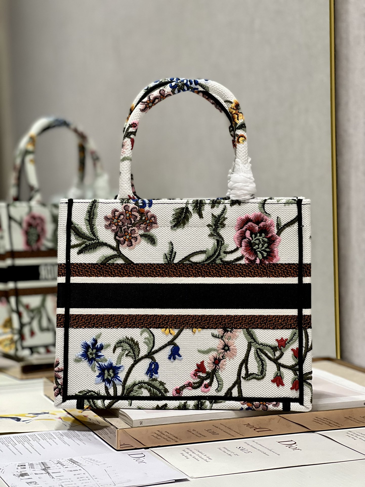 1:1 Replica Small Dior Tote Bag White/Black For Women 10.5 in/ 26.5cm - Image 5