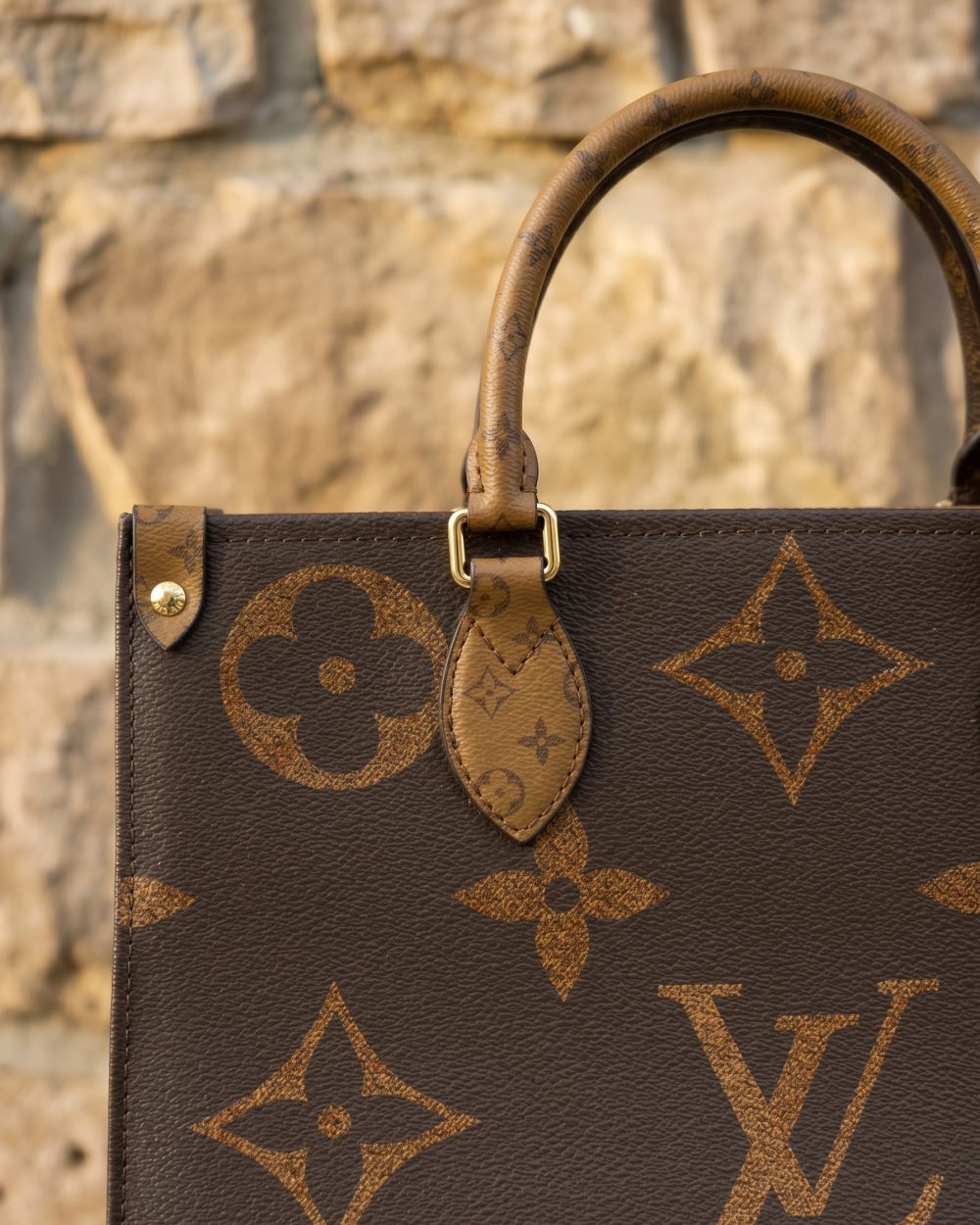 DBS-LC390 - Onthego MM Handbag Deal