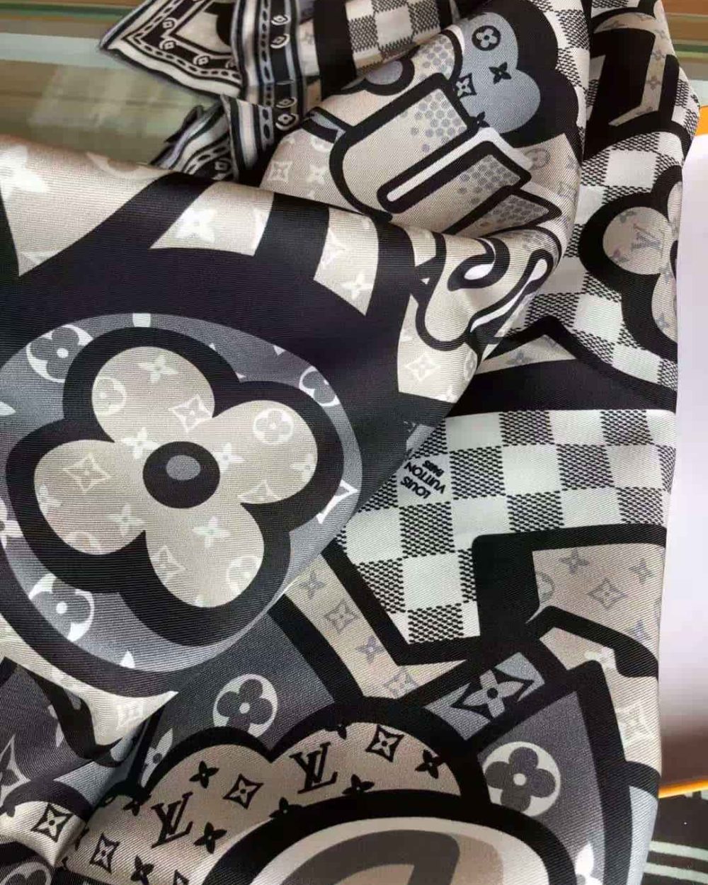 Ultimate 3D Square 90 White And Grey For Women