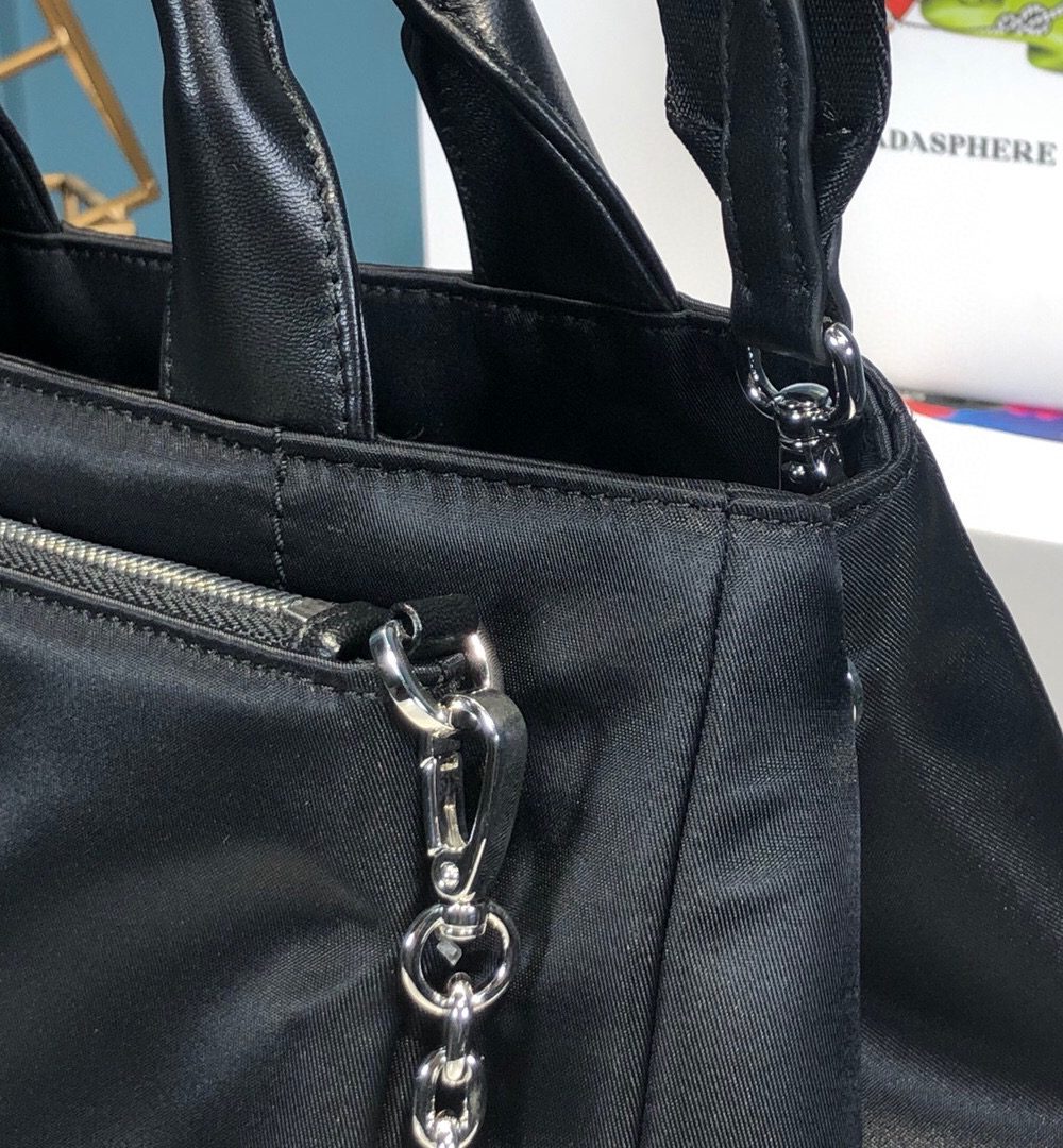 Zip Pocket Chain Tote Bag Tessuto In Black For Women 11in/ 28cm