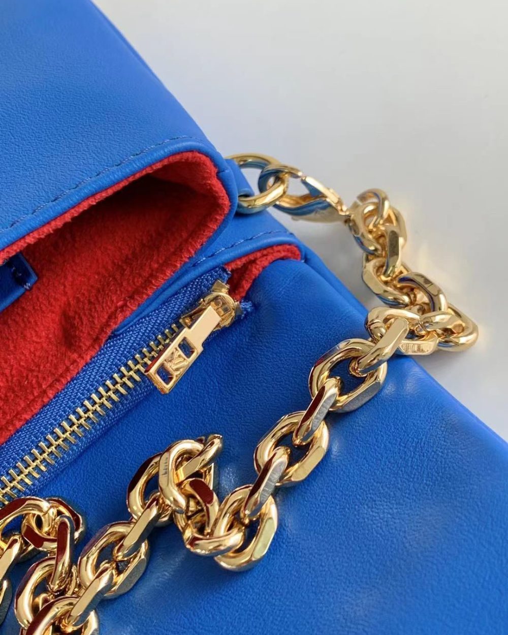 1:1 Replica Louis Vuitton Coussin PM Pochette Shoulder Bag Blue Red M80743 Luxury Bag For Women -  20cm