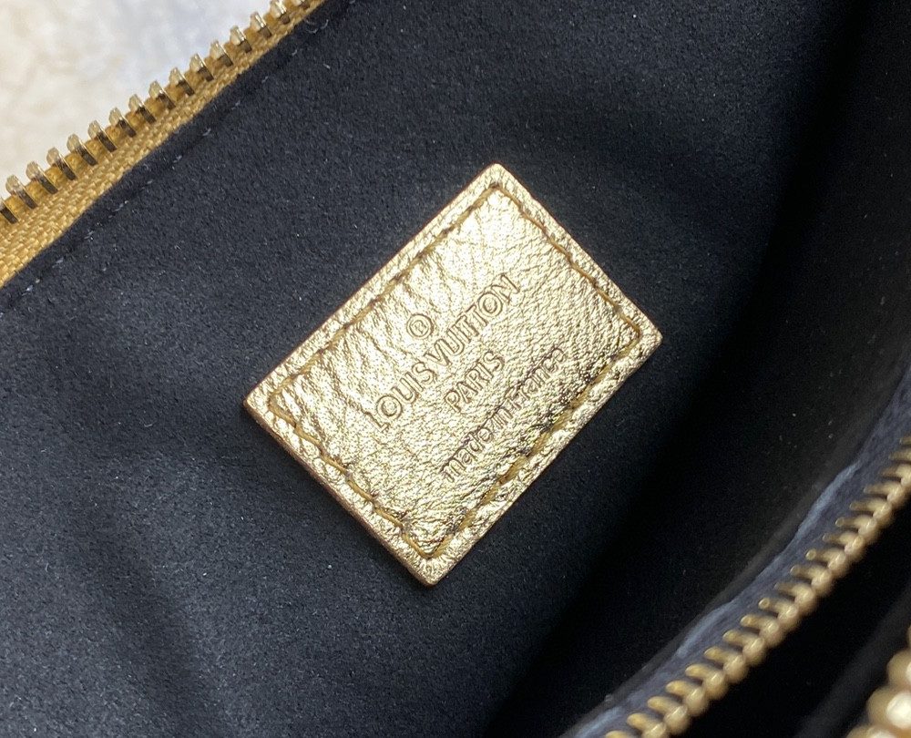 1:1 Replica Louis Vuitton Coussin PM gold M57790 Luxury Bag For Women -  26cm