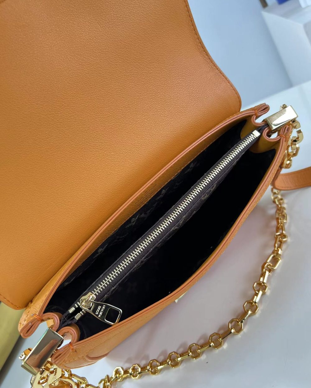 1:1 Replica Louis Vuitton LV Dauphine Soft MM H27 Luxury Bag For Women M25048 - 24cm