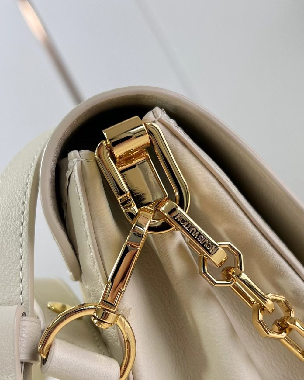 1:1 Replica Louis Vuitton LV Dauphine Soft MM H27 Luxury Bag For Women M25050 - 24cm