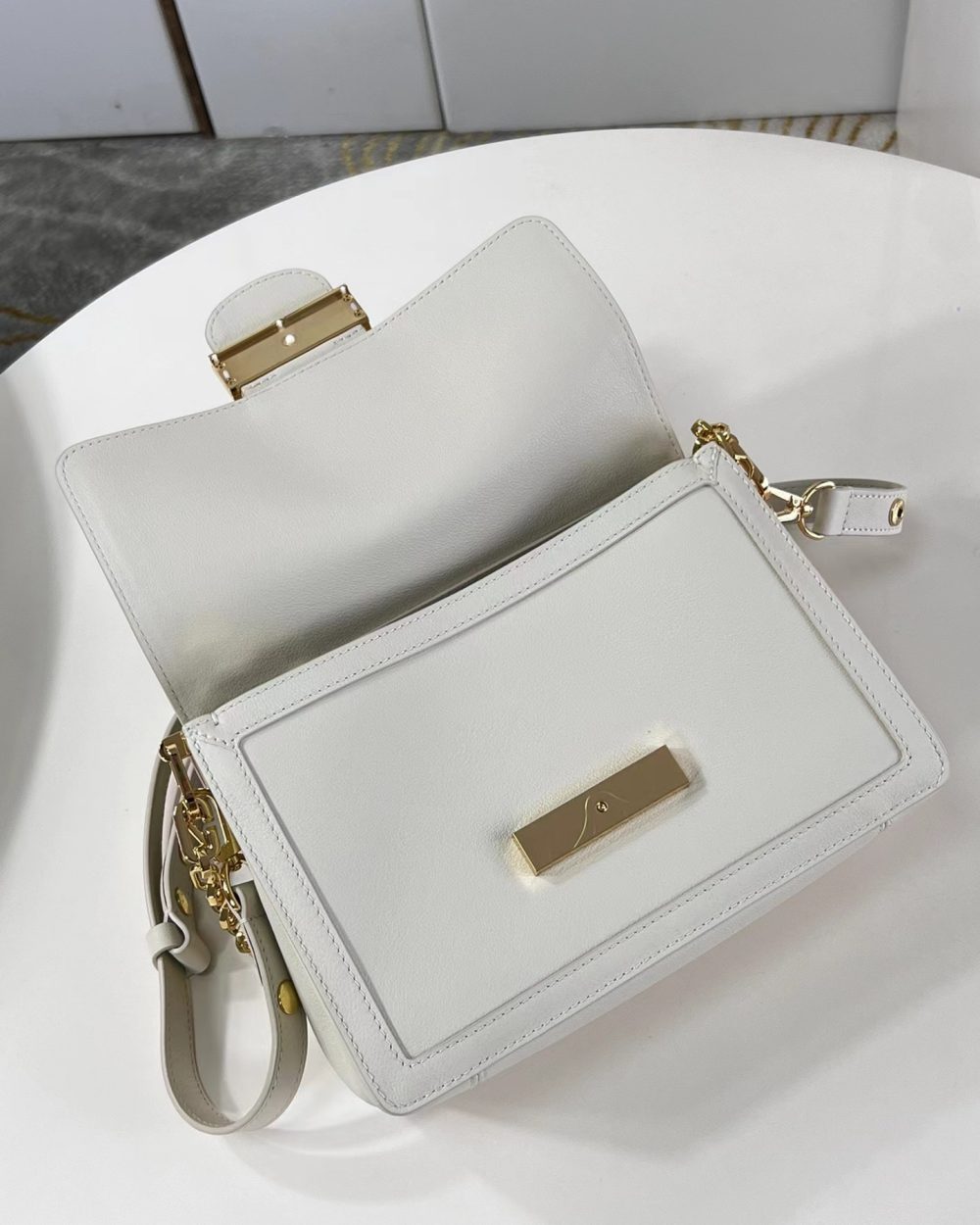 1:1 Replica Louis Vuitton LV Dauphine Soft MM H27 Luxury Bag For Women M25050 - 24cm