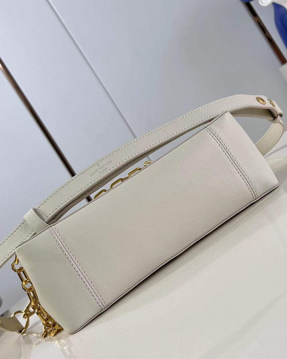 1:1 Replica Louis Vuitton LV Dauphine Soft MM H27 Luxury Bag For Women M25050 - 24cm