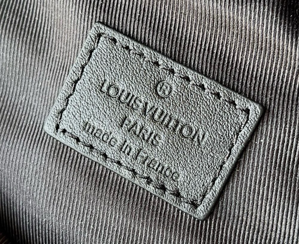 [REP 1:1] Louis Vuitton Discovery Bumbag PM Monogram Eclipse Unique Bag For Unisex M44336 - 47cm