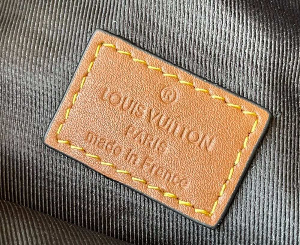[REP 1:1] Louis Vuitton Discovery Bumbag Unique Bag For Unisex M45220 - 37cm