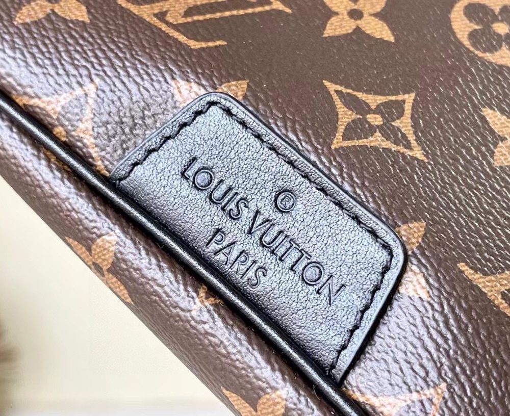 [REP 1:1] Louis Vuitton Discovery Bumbag PM Monogram Eclipse Brown Unique Bag For Unisex M44336 - 47cm