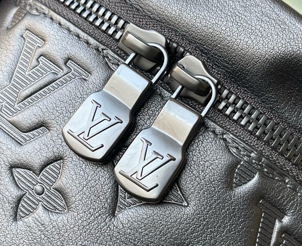 [REP 1:1] Louis Vuitton Discovery Bumbag Monogram Shadow Waist Body Black bag Unique Bag For Unisex M44388 - 47cm