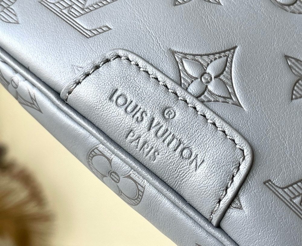 [REP 1:1] Louis Vuitton Discovery Bumbag Monogram Shadow leather nvprod3600073v Unique Bag For Unisex M46108 - 44cm