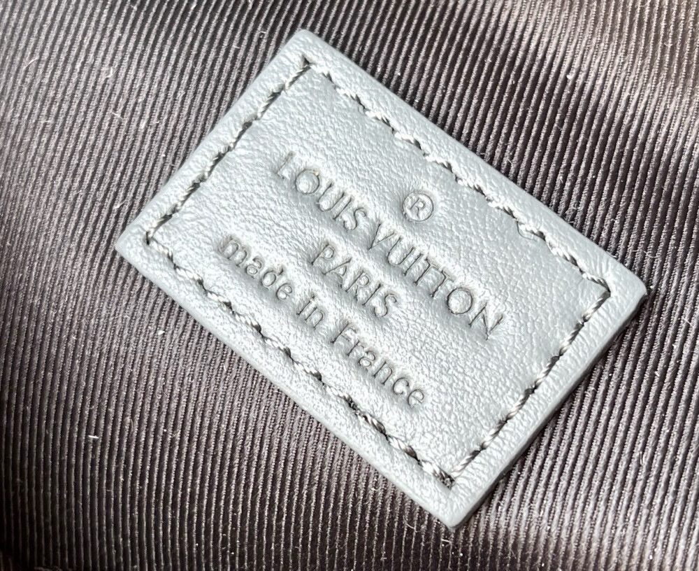 [REP 1:1] Louis Vuitton Discovery Bumbag Monogram Shadow leather nvprod3600073v Unique Bag For Unisex M46108 - 44cm