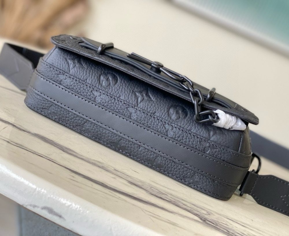 [REP 1:1] Louis Vuitton Steamer Messenger Black Taurilon Monogram Unique Bag For Women M57307 - 23.5cm