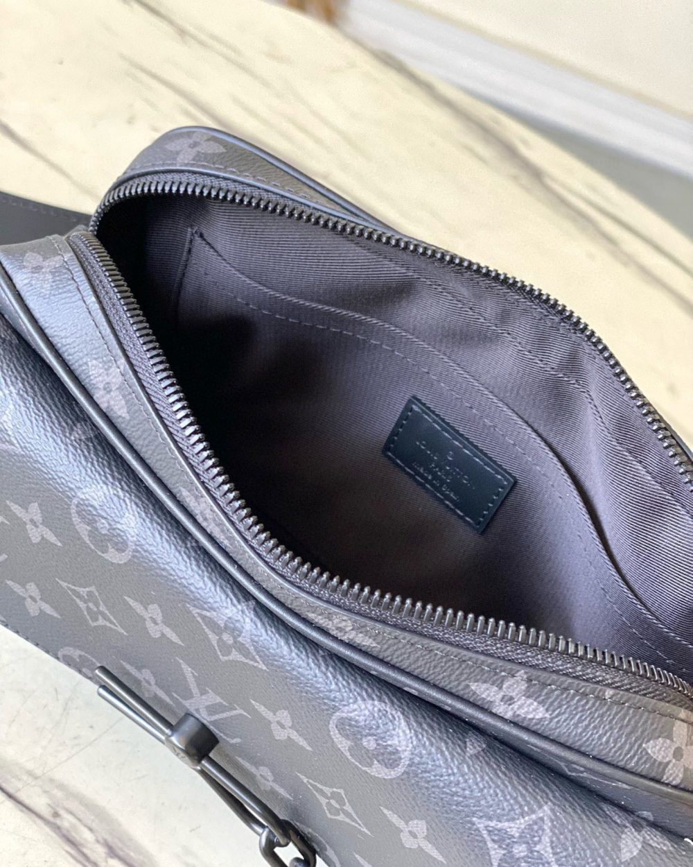 [REP 1:1] Louis Vuitton Steamer Messenger Monogram Eclipse Unique Bag For Women M46795 - 24cm