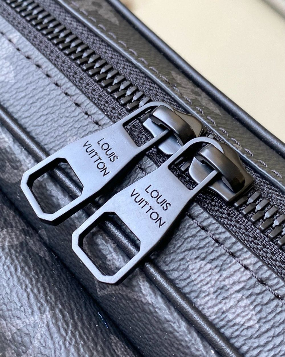 [REP 1:1] Louis Vuitton Steamer Messenger Monogram Eclipse Unique Bag For Women M46795 - 24cm